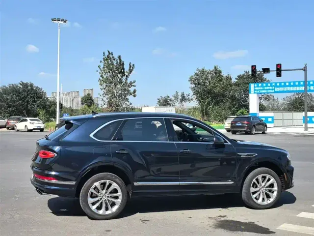 Bentley Bentayga — Фото автомобиля 4