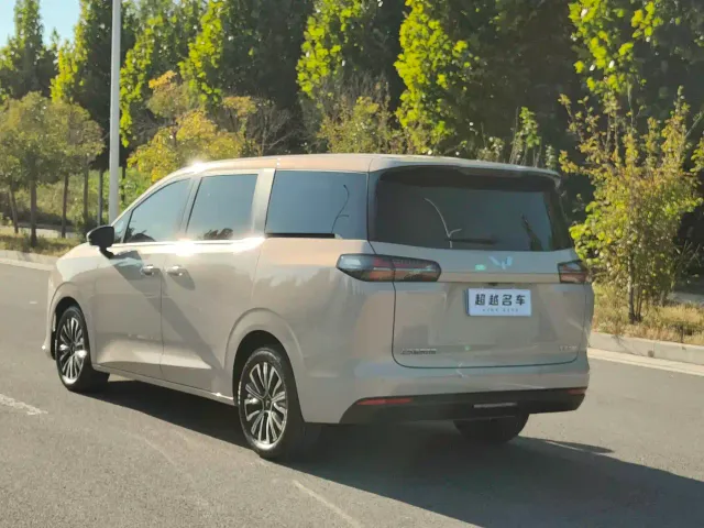 Wuling Starlight 730 — Фото автомобиля 7