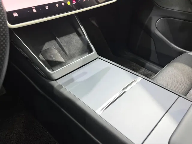 Tesla Model Y — Фото автомобиля 15