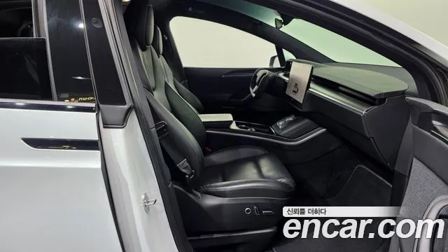 Tesla Model X — Фото автомобиля 11