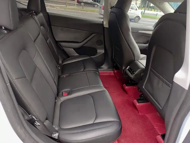 Tesla Model Y — Фото автомобиля 11