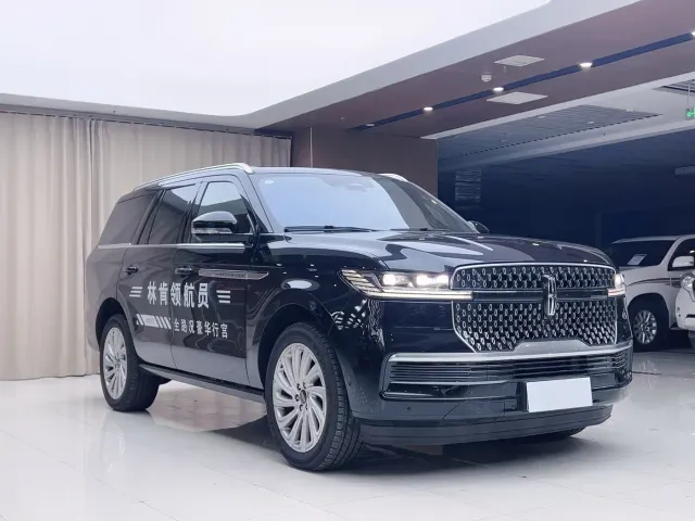 Lincoln Navigator — Фото автомобиля 3