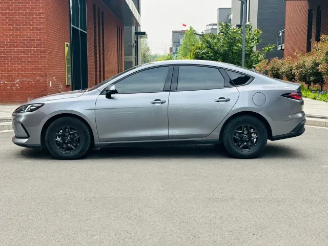BYD Seal 05 DM-i — Фото автомобиля 8