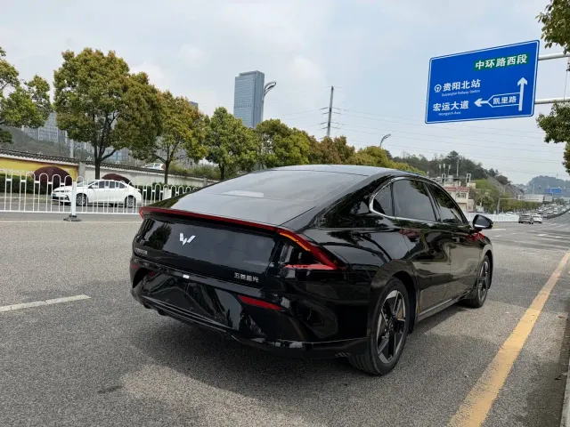 Wuling Starlight — Фото автомобиля 4
