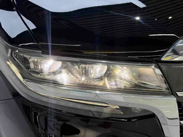 Toyota Alphard — Фото автомобиля 2
