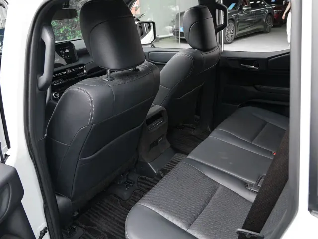 Toyota Prado — Фото автомобиля 8