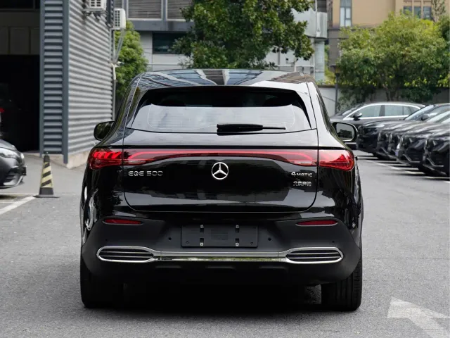 Mercedes-Benz EQE SUV — Фото автомобиля 5