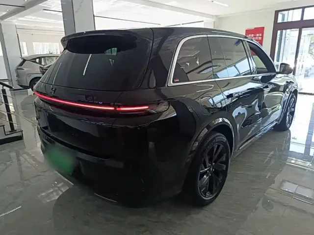 Li Auto L8 — Фото автомобиля 6
