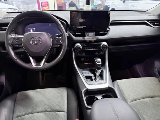 Toyota RAV4 — Фото автомобиля 13
