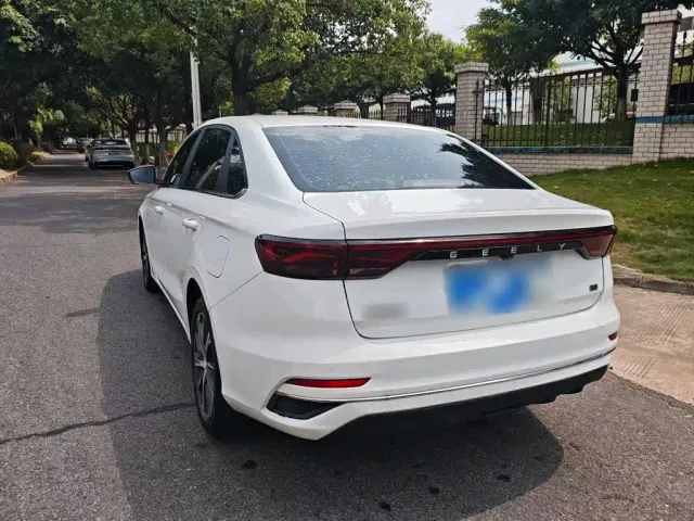 Geely Emgrand — Фото автомобиля 4
