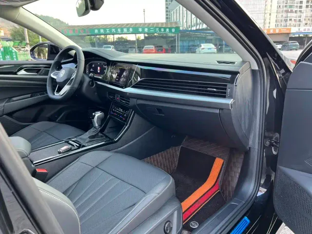 Volkswagen Passat — Фото автомобиля 12