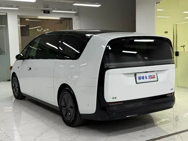 Li Auto MEGA — Фото автомобиля 4