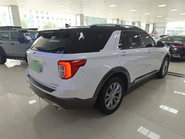 Ford Explorer — Фото автомобиля 6