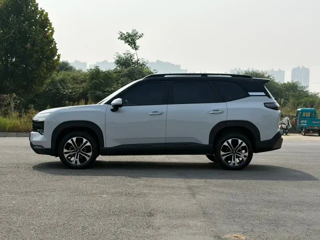 Wuling Starlight 560 — Фото автомобиля 7