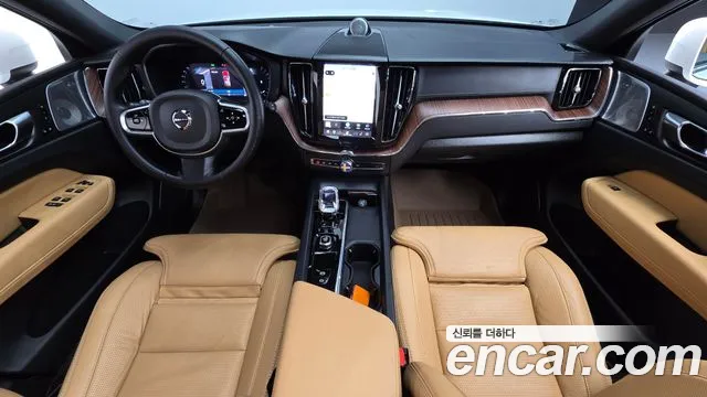 Вольво XC60 — Фото автомобиля 7