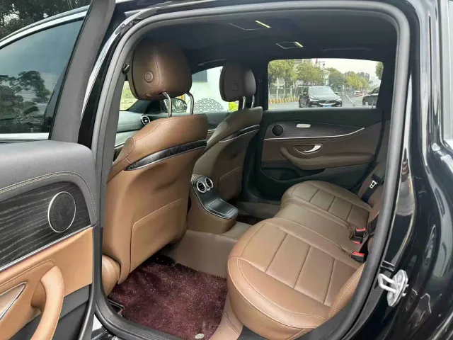 Mercedes-Benz E-Class — Фото автомобиля 9