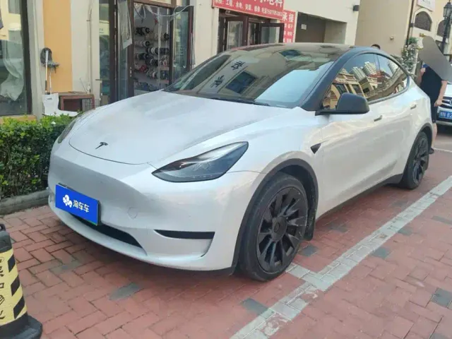 Фотография автомобиля — Tesla Model Y