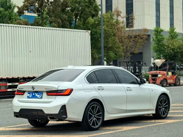 BMW 3 Series — Фото автомобиля 9