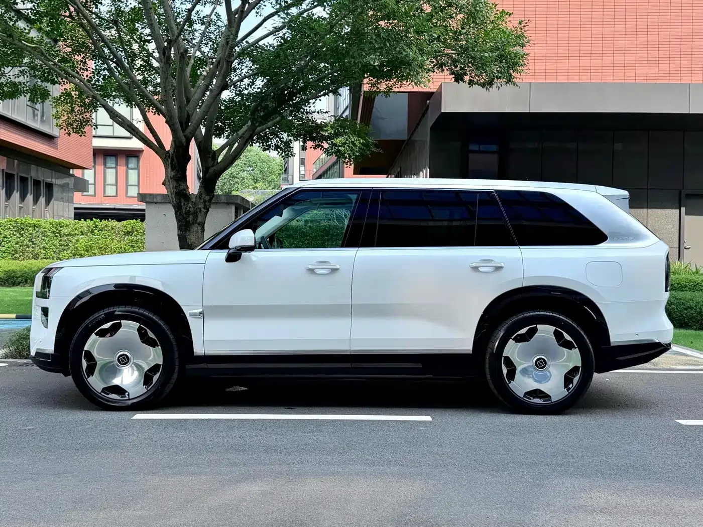 ZEEKR Zeekr 9X 2025 model Ultra Edition 70kWh — Фото автомобиля 6