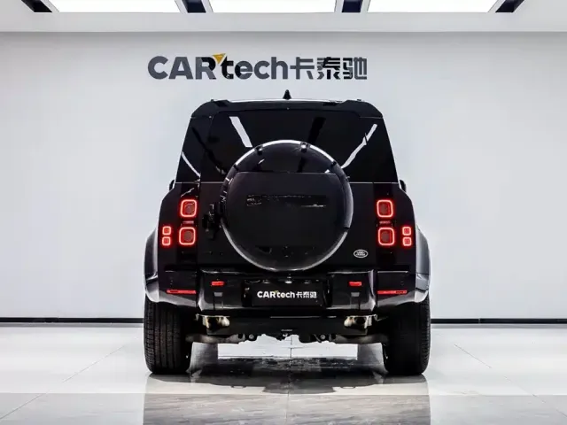 Land Rover Defender — Фото автомобиля 5