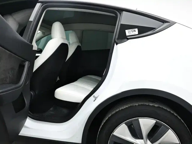 Tesla Model Y — Фото автомобиля 14