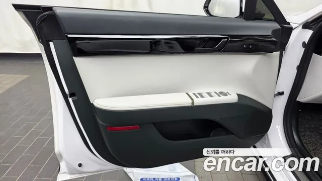 Hyundai Grandeur Grandeur (GN7) 2.5 Бензин 2WD — Фото автомобиля 21