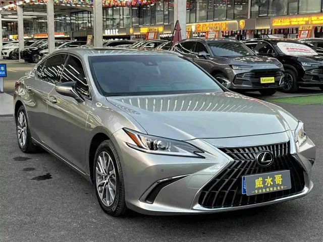 Lexus ES — Фото автомобиля 2