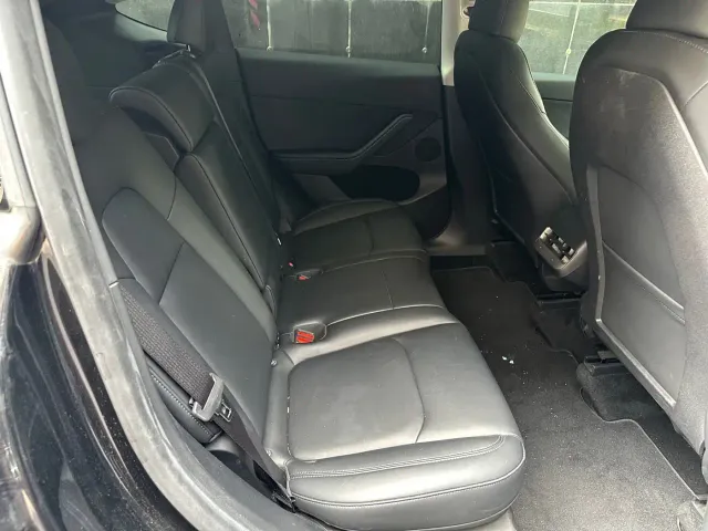 Tesla Model Y — Фото автомобиля 11