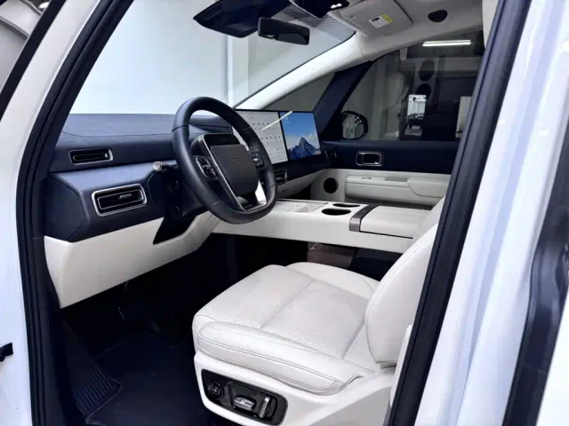 Li Auto MEGA — Фото автомобиля 9