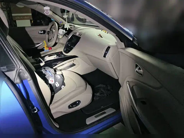 Aston Martin DBX — Фото автомобиля 13