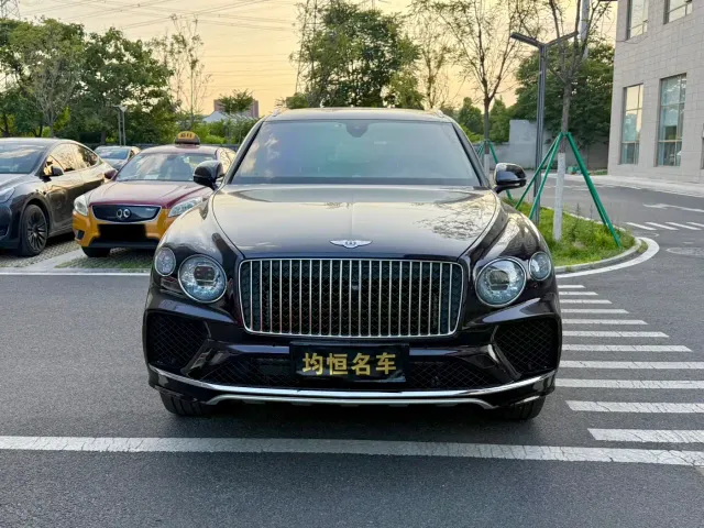 Bentley Bentayga — Фото автомобиля 2