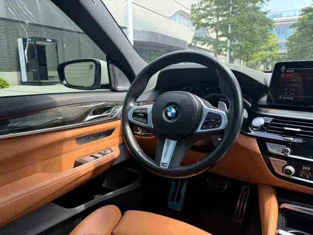 BMW 6 Series Gran Turismo — Фото автомобиля 2