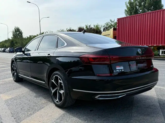 Volkswagen Passat — Фото автомобиля 13