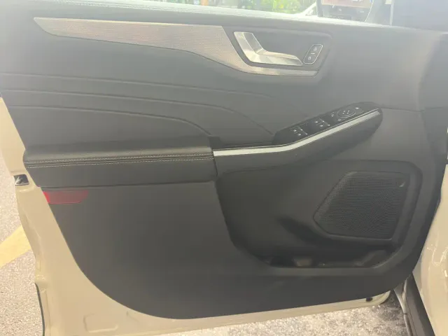 Ford Escape — Фото автомобиля 14