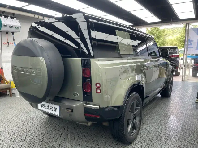 Land Rover Defender — Фото автомобиля 7
