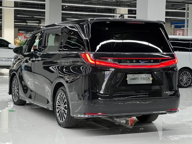 Lexus LM — Фото автомобиля 6