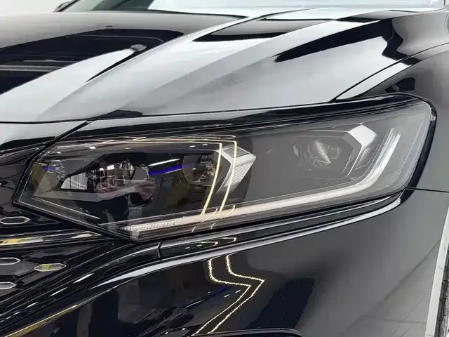 Volkswagen Passat — Фото автомобиля 12