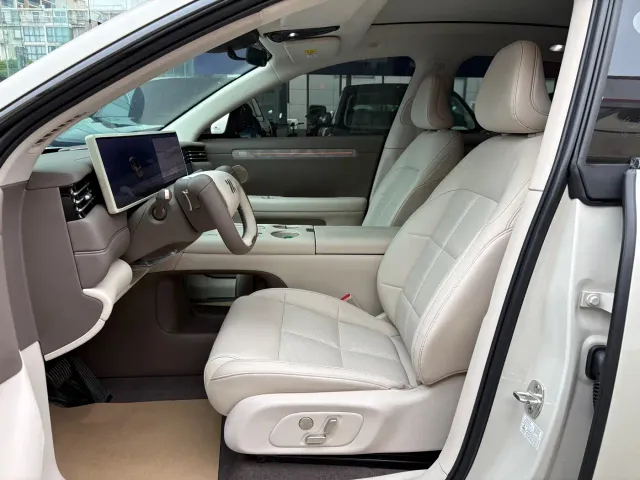 IM Motors LS6 — Фото автомобиля 12