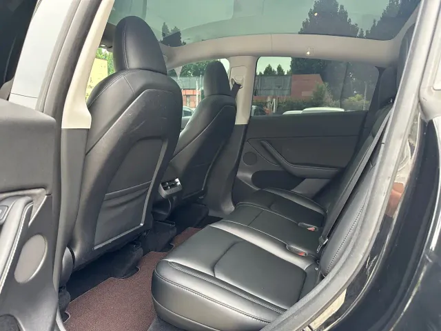 Tesla Model Y — Фото автомобиля 5
