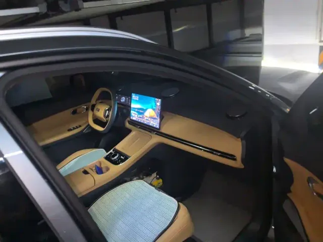Geely Galaxy Starship 7 EM-i — Фото автомобиля 19