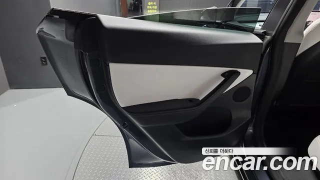Tesla Model Y — Фото автомобиля 14