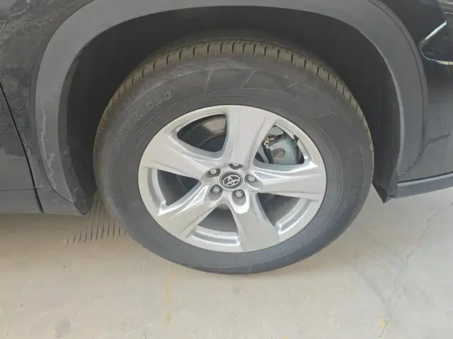 Toyota Highlander — Фото автомобиля 6