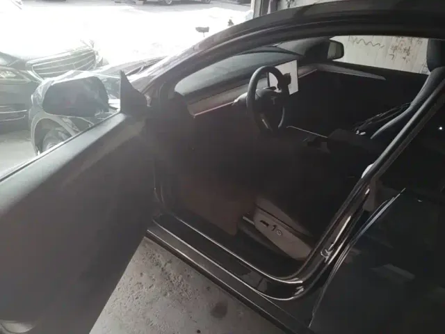 Tesla Model Y — Фото автомобиля 15