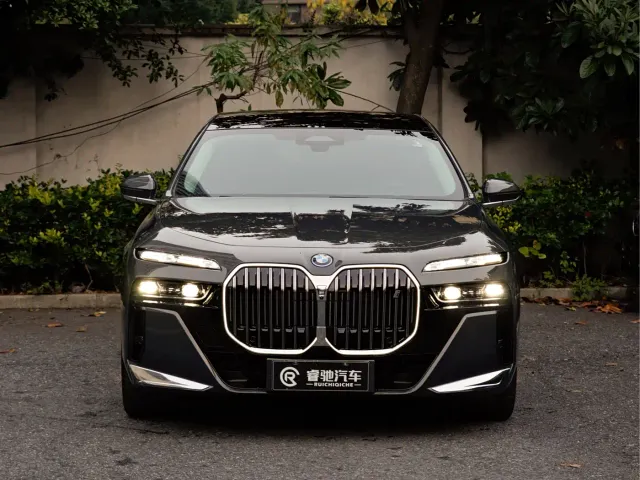BMW i7 — Фото автомобиля 2
