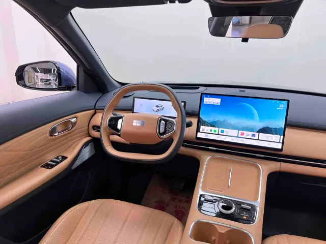 Geely Galaxy Starship 7 EM-i — Фото автомобиля 16