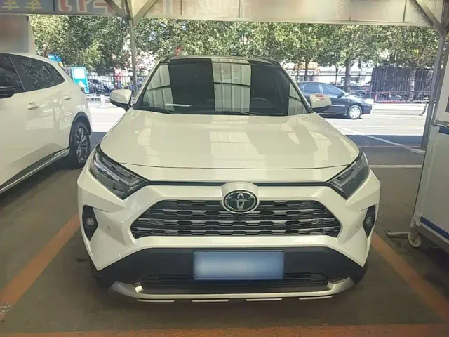 Toyota RAV4 — Фото автомобиля 2