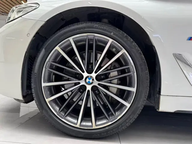 BMW 5 Series — Фото автомобиля 22