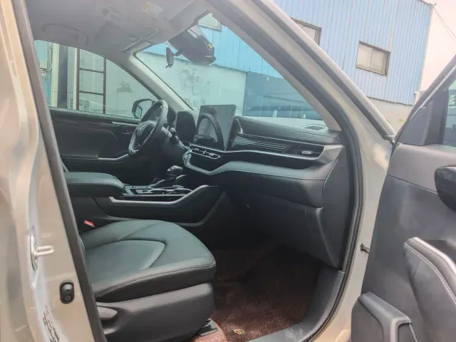 Toyota Highlander — Фото автомобиля 10