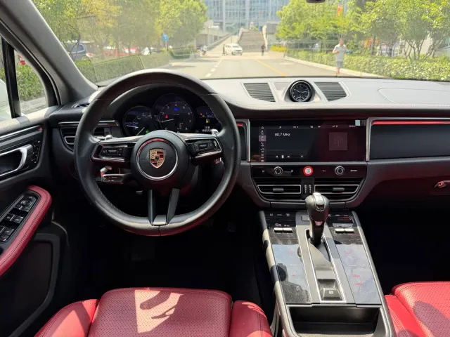 Porsche Macan — Фото автомобиля 10