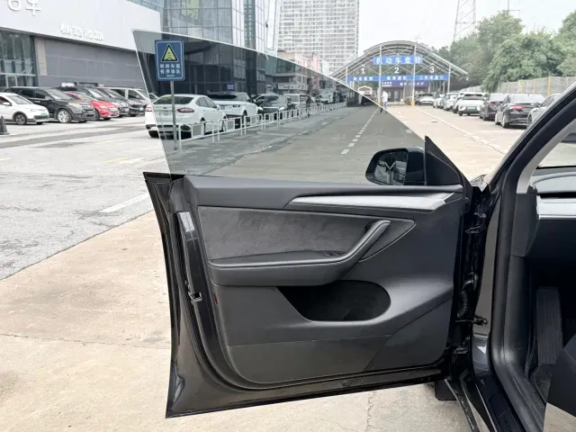 Tesla Model Y — Фото автомобиля 5